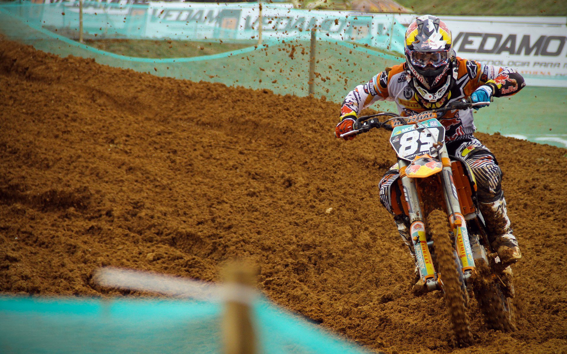 大比分获胜引爆全场!德约科维奇意外战胜巴塞罗那赢得满堂喝彩